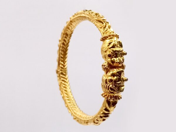 lion gold kada